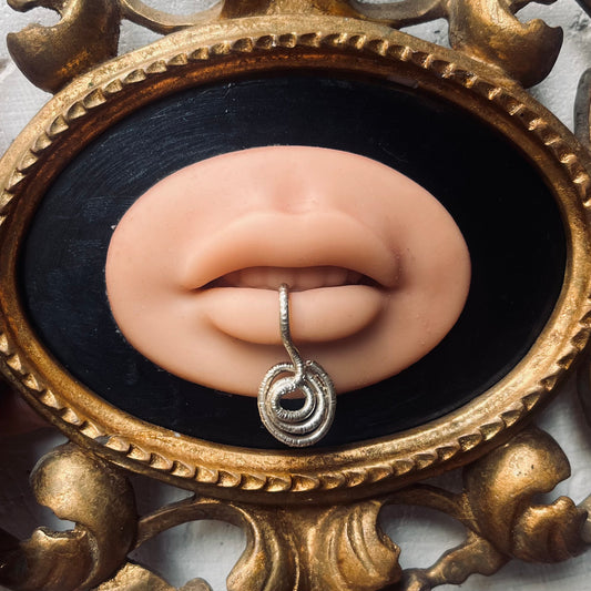 Bijoux de Lèvres / Lip Cuff