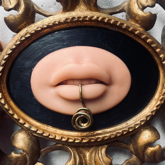 Bijoux de Lèvres / Lip Cuff (Copy)