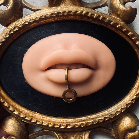 Bijoux de Lèvres / Lip Cuff