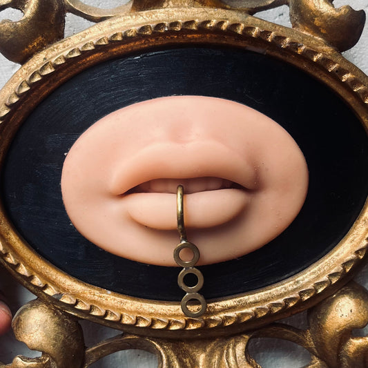 Bijoux de Lèvres / Lip Cuff